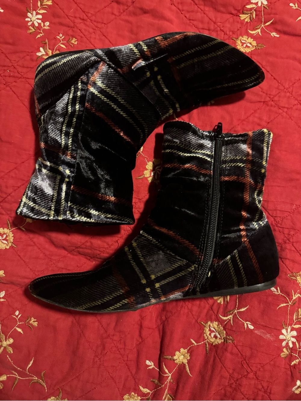 Plaid velvet pikes